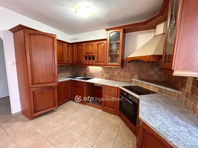 Eladó lakás Győr, Révfalu 74 nm