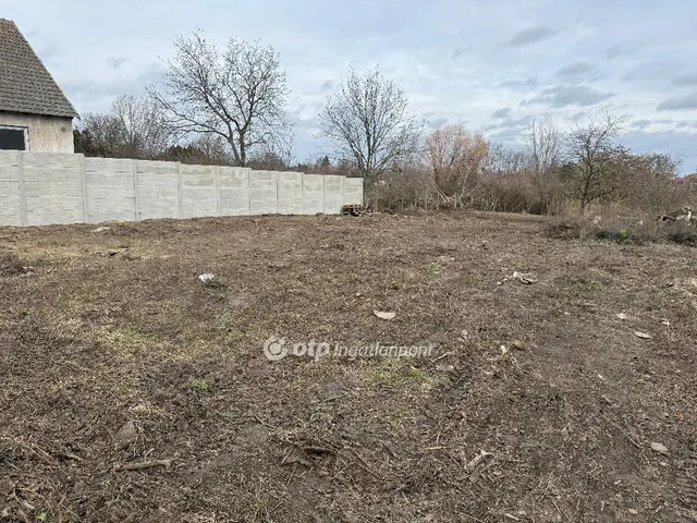 Eladó telek Pér 2086 nm