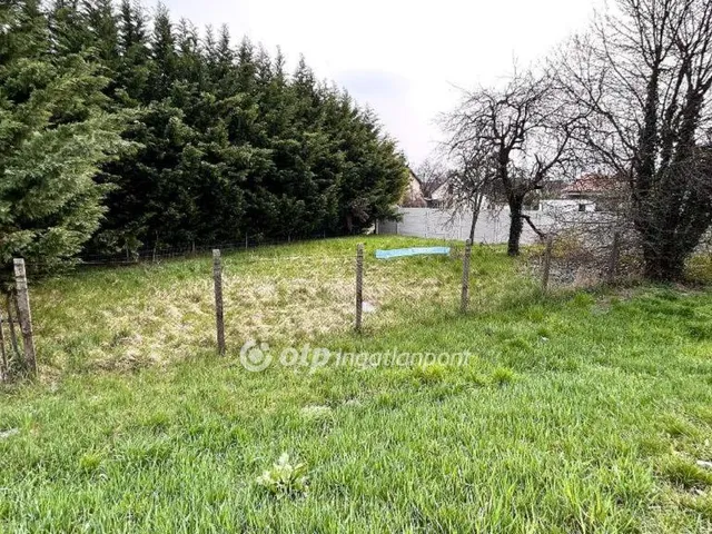 Eladó telek Győr 272 nm