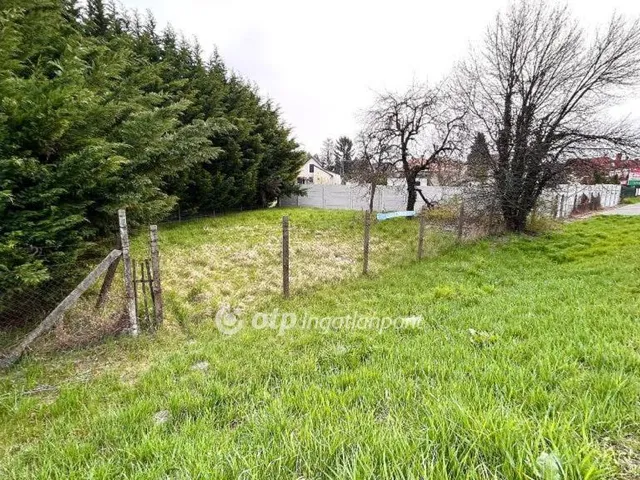 Eladó telek Győr 272 nm