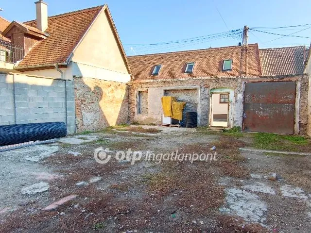 Eladó telek Győr 173 nm