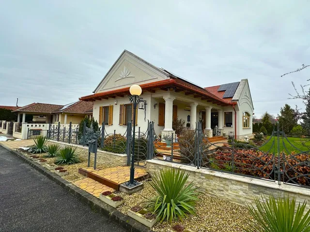 Eladó ház Kazincbarcika 214 nm