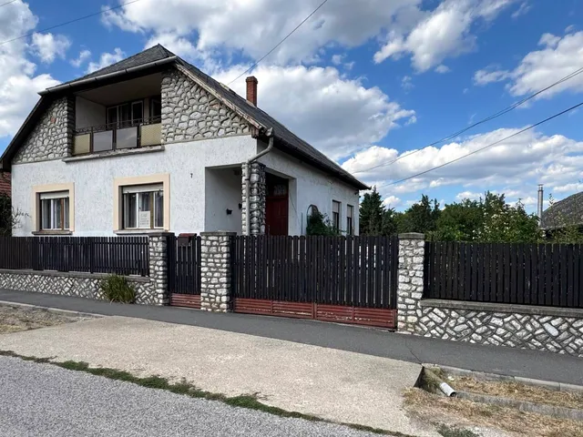 Eladó ház Parasznya 120 nm