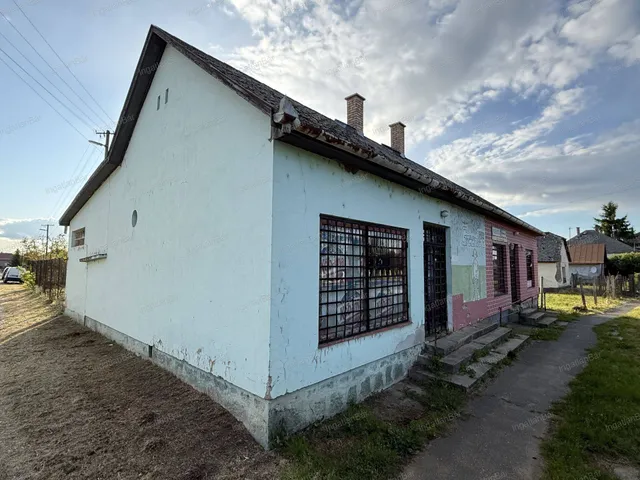 Eladó kereskedelmi és ipari ingatlan Laskod 167 nm