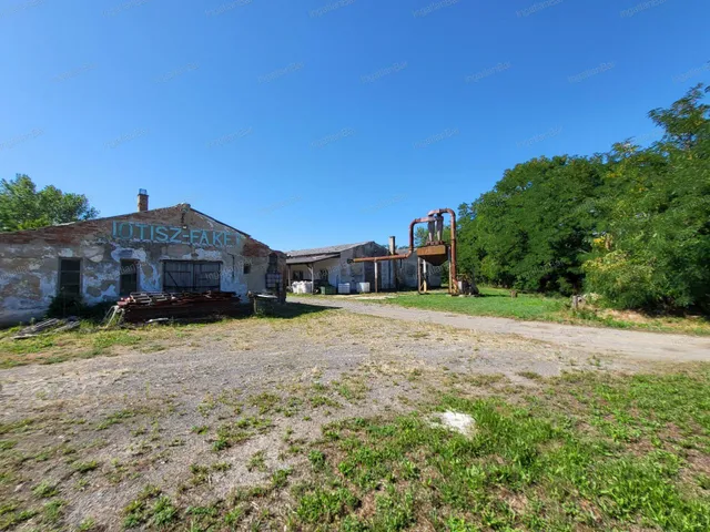 Eladó kereskedelmi és ipari ingatlan Nyírmada 1500 nm