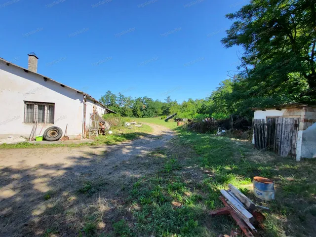 Eladó kereskedelmi és ipari ingatlan Nyírmada 1500 nm