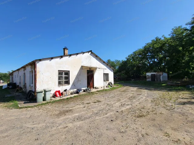 Eladó kereskedelmi és ipari ingatlan Nyírmada 1500 nm