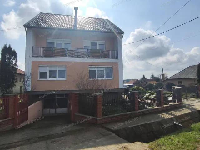 Eladó lakás Hodász 200 nm