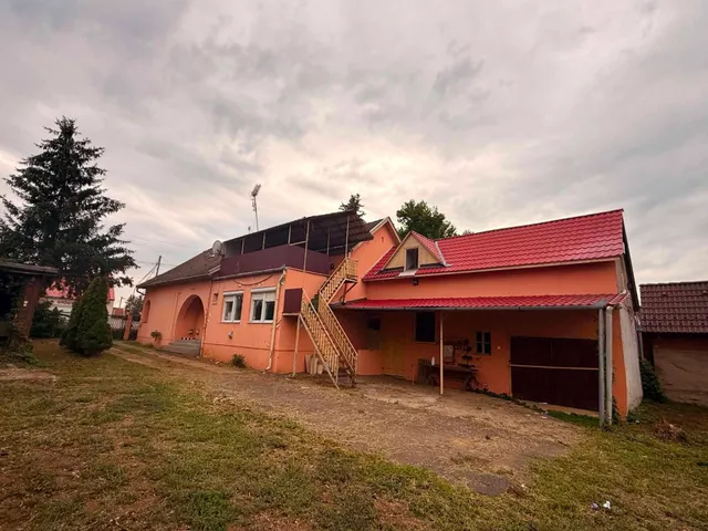 Eladó ház Nyírkáta 263 nm
