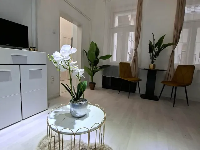 Eladó lakás Budapest VI. kerület 22 nm