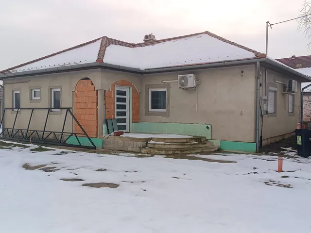 Eladó ház Sárkeresztúr 105 nm