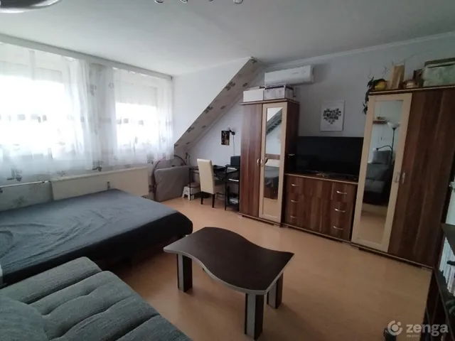 Eladó lakás Várpalota, Ady lakótelep 58 nm