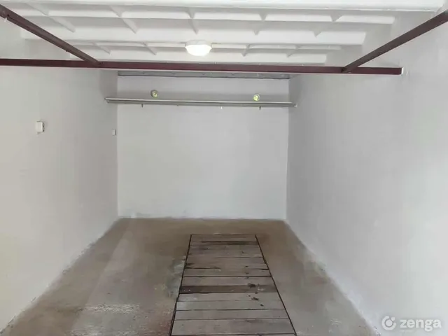 Eladó garázs Debrecen, Vargakert 18 nm