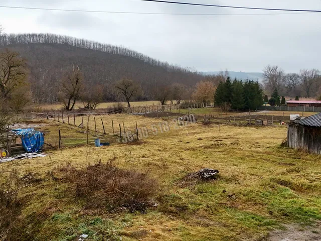 Eladó telek Felsőpetény 348 nm