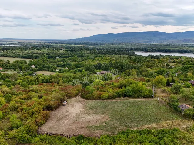 Eladó telek Vác, Külterület 1728 nm