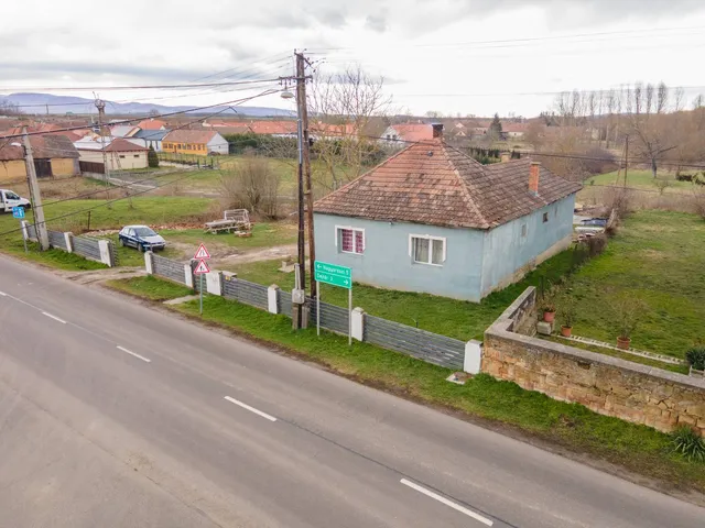 Eladó ház Patak, x 93 nm