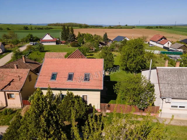 Eladó ház Nagyoroszi 180 nm