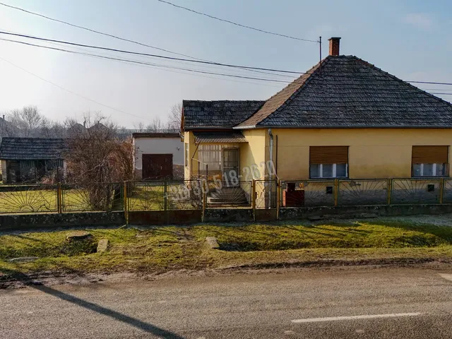Eladó ház Érsekvadkert, Rákóczi Ferenc út 95 nm
