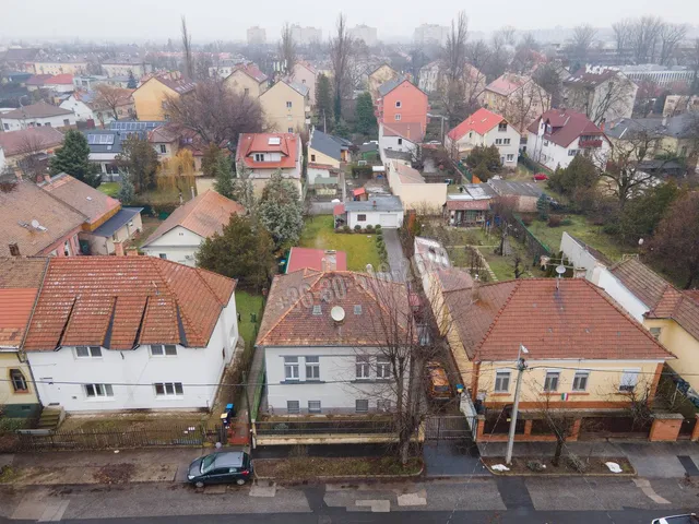Eladó ház Budapest XV. kerület, Pestújhely 258 nm