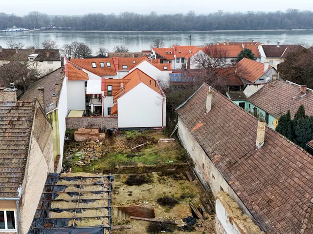 Eladó telek Vác, Belváros, Köztársaság út 474 nm