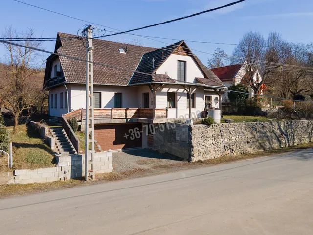 Eladó ház Szanda, Madách út 344 nm