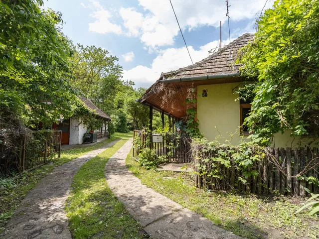 Eladó telek Perőcsény 3243 nm