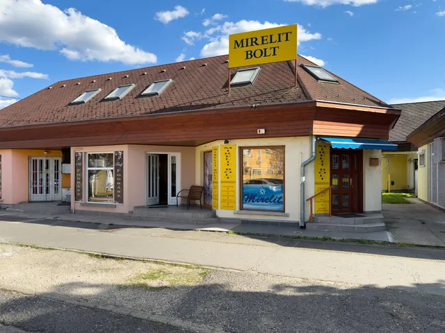 Eladó kereskedelmi és ipari ingatlan Dunakeszi 30 nm
