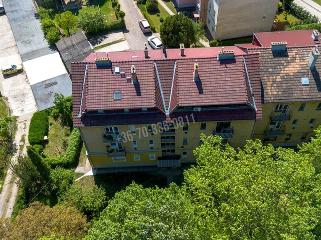 Eladó lakás Vác, Újhegyi út 77 nm