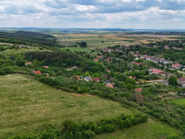 Eladó telek Kosd 1725 nm