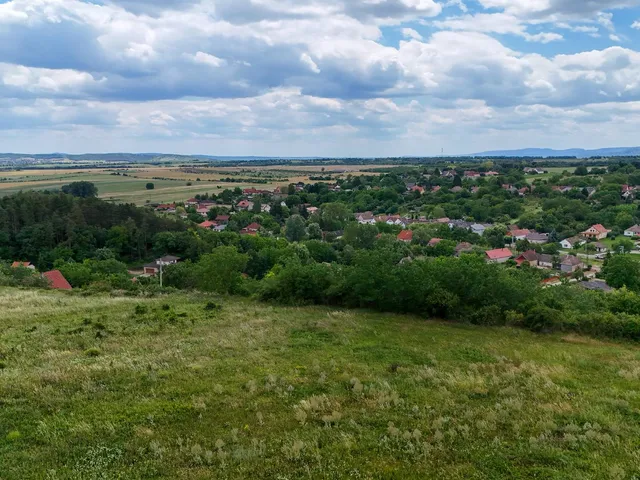 Eladó telek Kosd 1725 nm