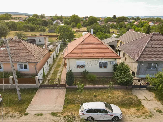 Eladó ház Patak 76 nm