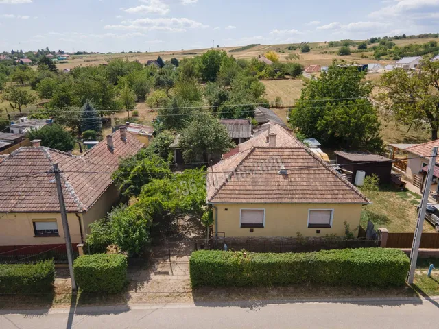 Eladó ház Kosd, Mikes Kelemen utca 111 nm