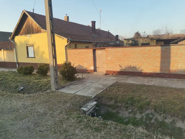 Eladó ház Tiszakécske 58 nm