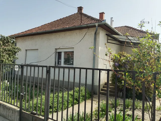 Eladó ház Tiszakécske 84 nm