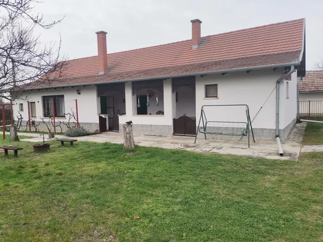 Eladó ház Tiszakécske, Kerekdomb 93 nm