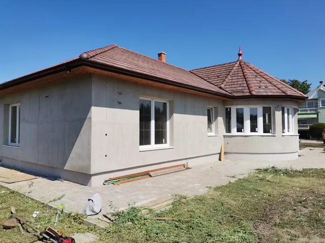Eladó ház Tiszakécske, Vízhányó János u.  130 nm