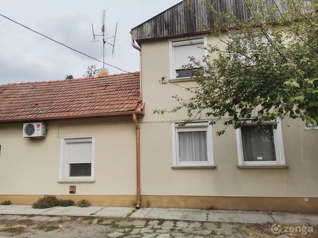 Eladó ház Tiszakécske, Petőfi 140 nm