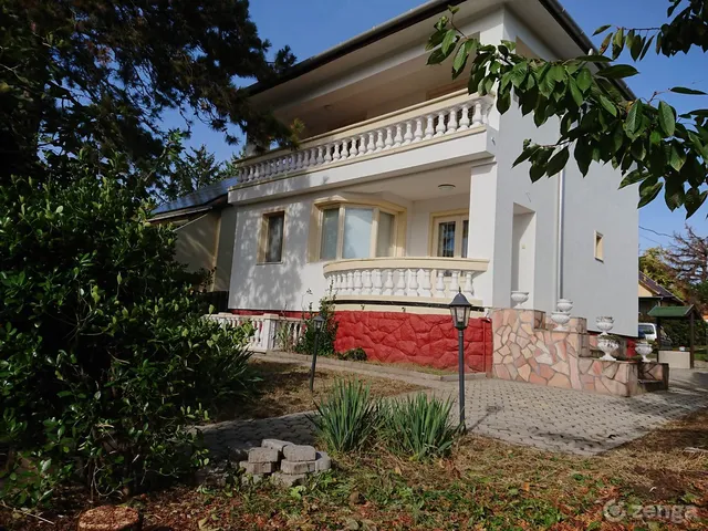 Eladó ház Balatonfűzfő 180 nm