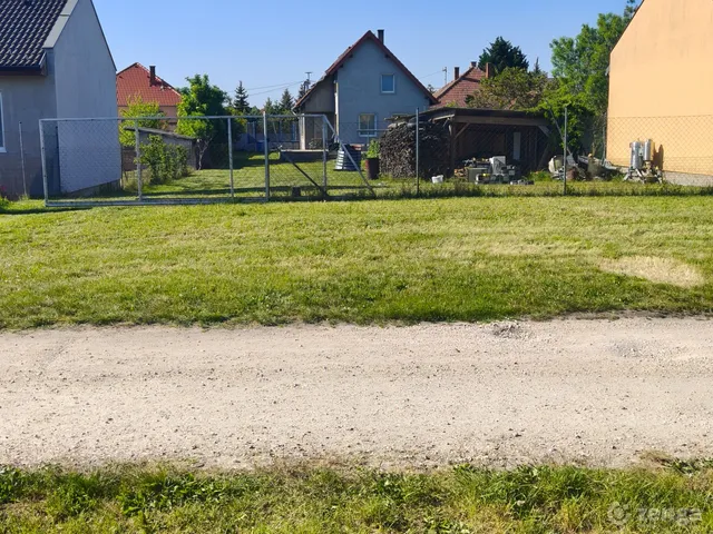 Eladó telek Levél, Rózsa utca 7 500 nm