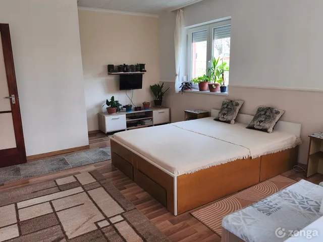 Eladó lakás Komló, Szilvás 38 nm