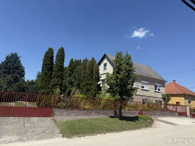 Eladó ház Komárom 200 nm