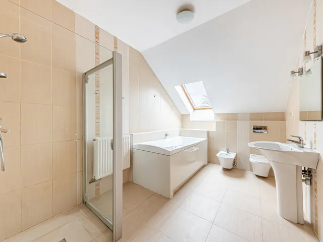 Kiadó ház Budapest XXII. kerület, Budafok, Pedellus utca 52 360 nm