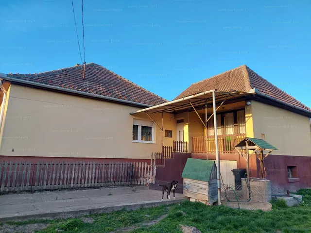 Eladó ház Ecseg, Béke út 135 nm