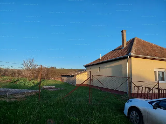 Eladó ház Ecseg, Béke út 135 nm