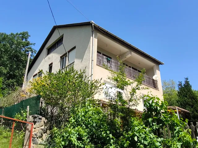 Eladó ház Salgótarján, Béketelep, Ruhagyári út 200 nm
