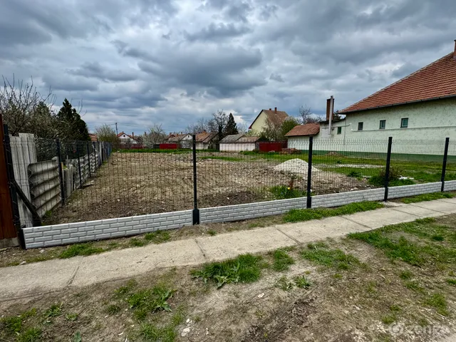 Eladó telek Mezőtúr 740 nm