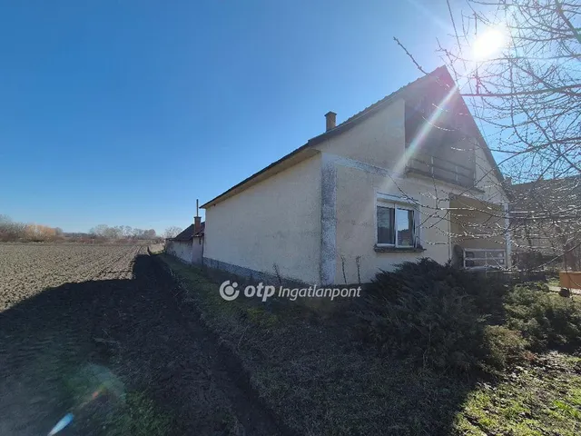 Eladó ház Cece 79 nm