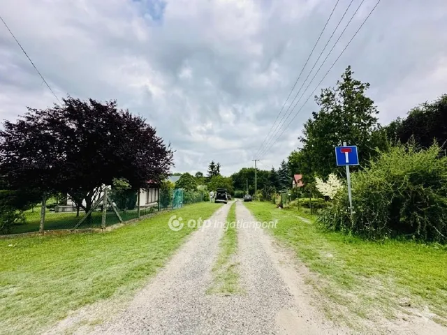 Eladó telek Adony 726 nm