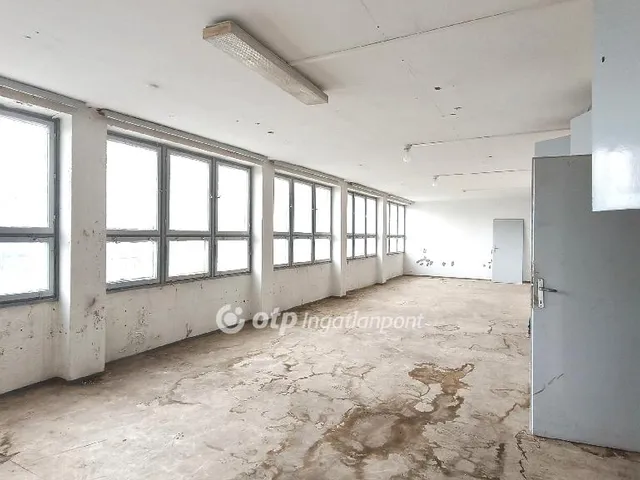 Eladó kereskedelmi és ipari ingatlan Dunaújváros 322 nm