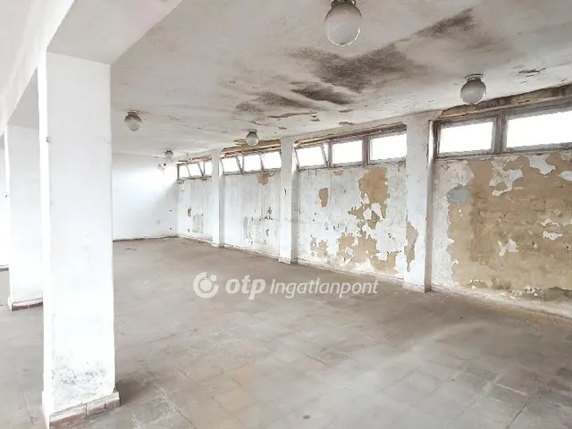Eladó kereskedelmi és ipari ingatlan Dunaújváros 355 nm